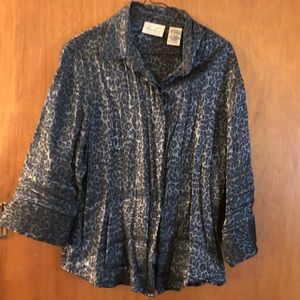 Black & gray cougar fitted blouse. Hidden buttons